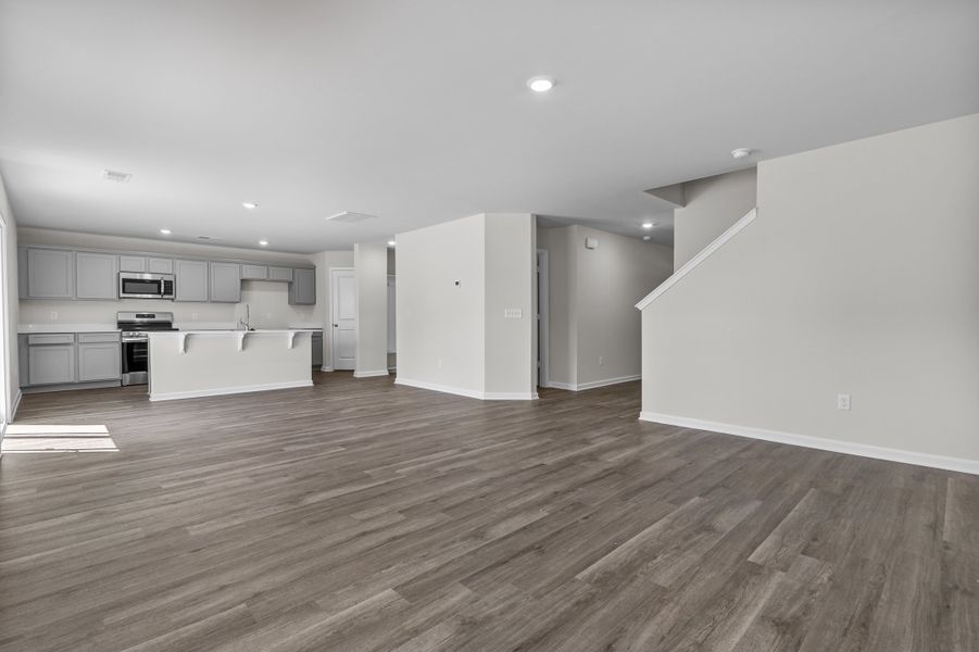 Spacious, unfurnished interior of a new home in Broadway Lake, Anderson (Image 14).