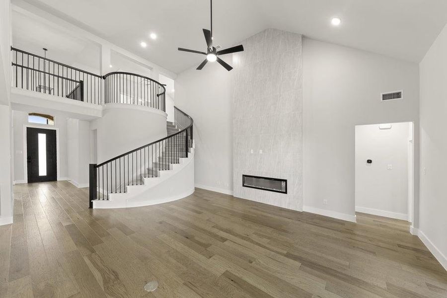 Spacious, unfurnished interior of a new home in Valencia on The Lake, Little Elm (Image 11).