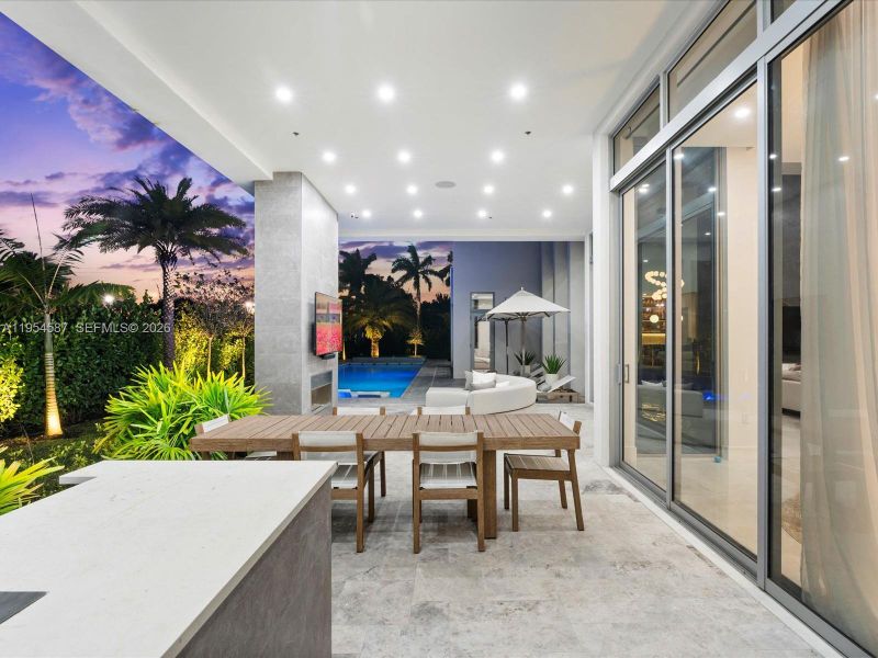 Exterior details and patio area of a home in , Plantation (Image 29).