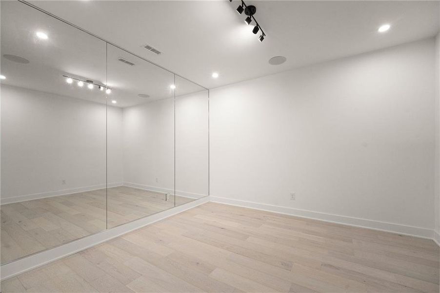 Spacious, unfurnished interior of a new home in , Roswell (Image 54).