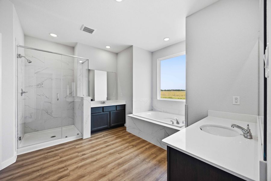 6903 Pelican Lane - Arlington - Primary Bathroom