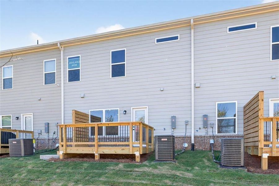 Exterior details and patio area of a home in Franklin Manor, Lawrenceville (Image 29).