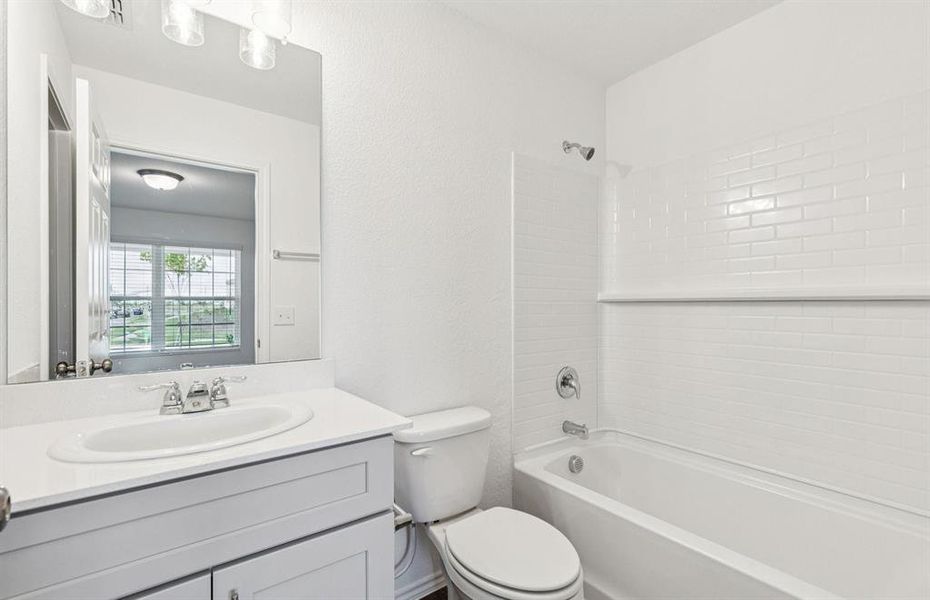 Spacious secondary bathroom Spacious secondary bathroom