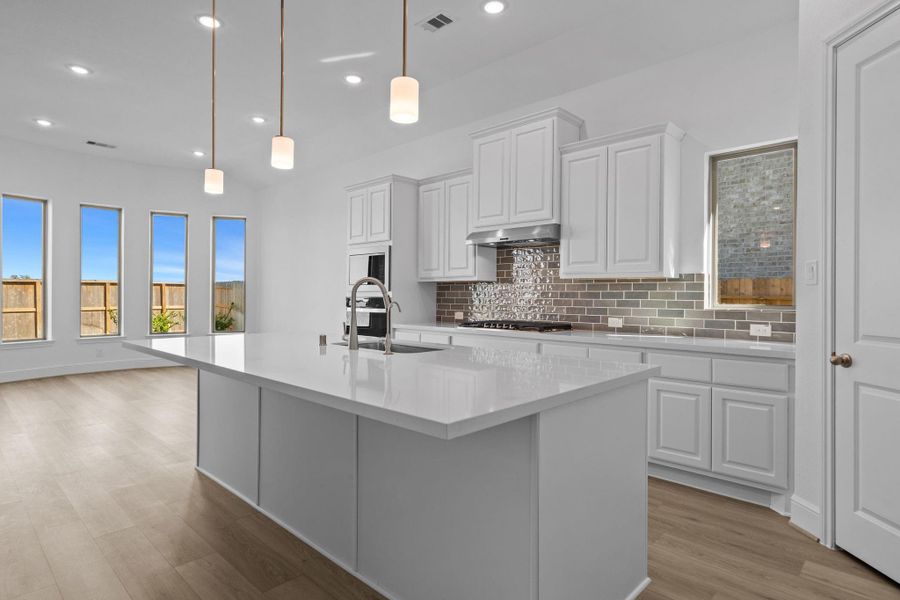 Furnished interior view inside a new home in Valencia 70', Manvel (Image 9).