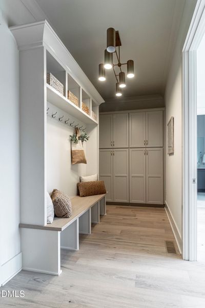 401_STABLE_VALLEY_INTERIOR_30