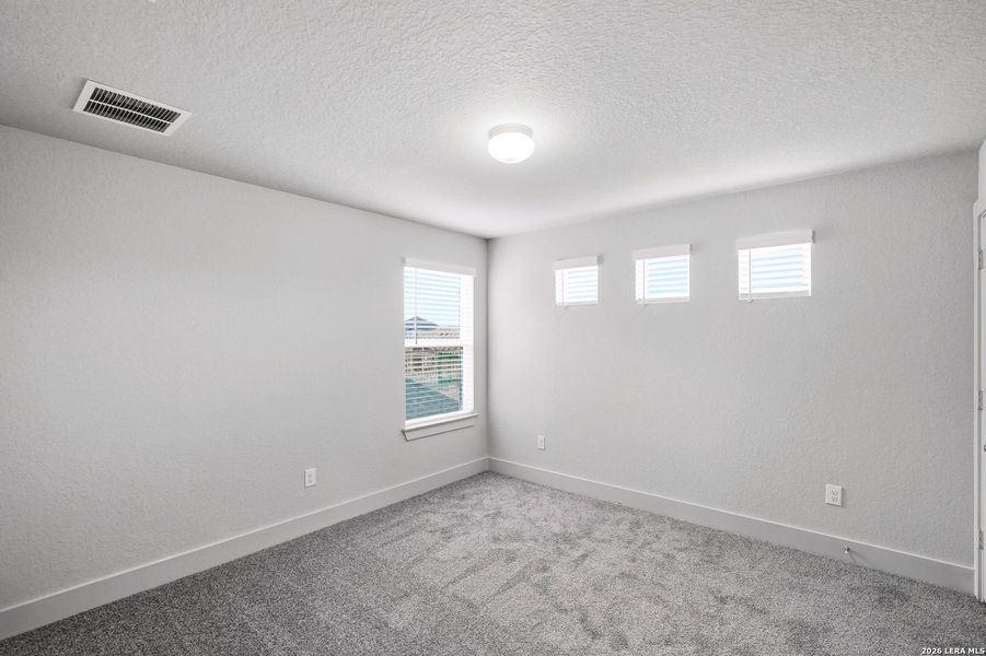 Spacious, unfurnished interior of a new home in Stillwater Ranch, San Antonio (Image 34).