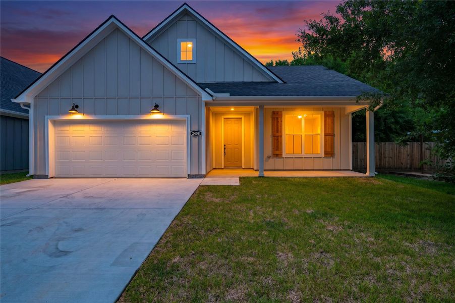Front exterior of a new home in , Texas City, TX, highlighting curb appeal (Image 17).