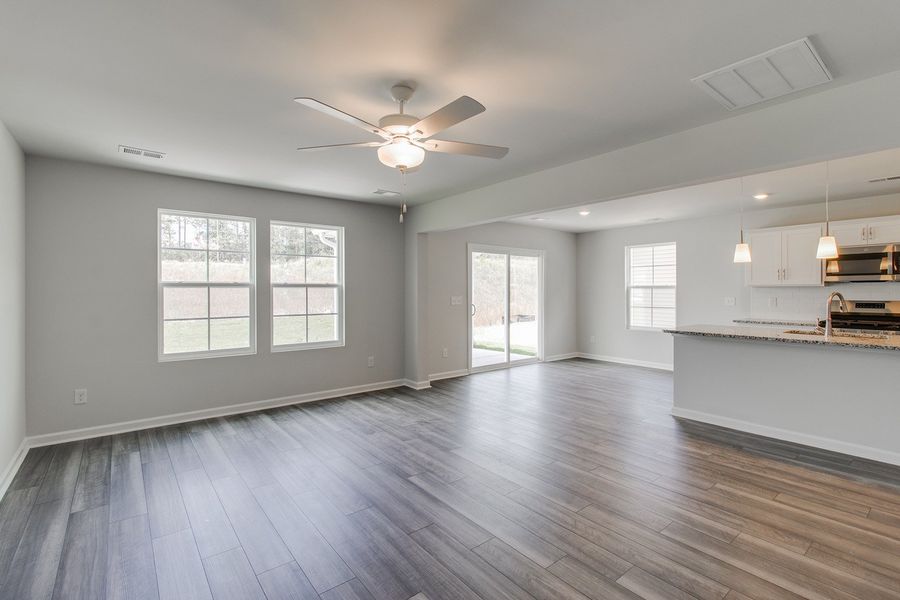 Spacious, unfurnished interior of a new home in Bluefield, Lexington (Image 14).