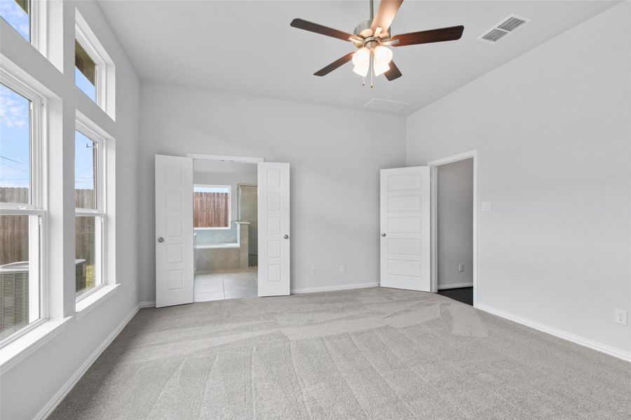Spacious, unfurnished interior of a new home in Beamer Villas, Friendswood (Image 19).