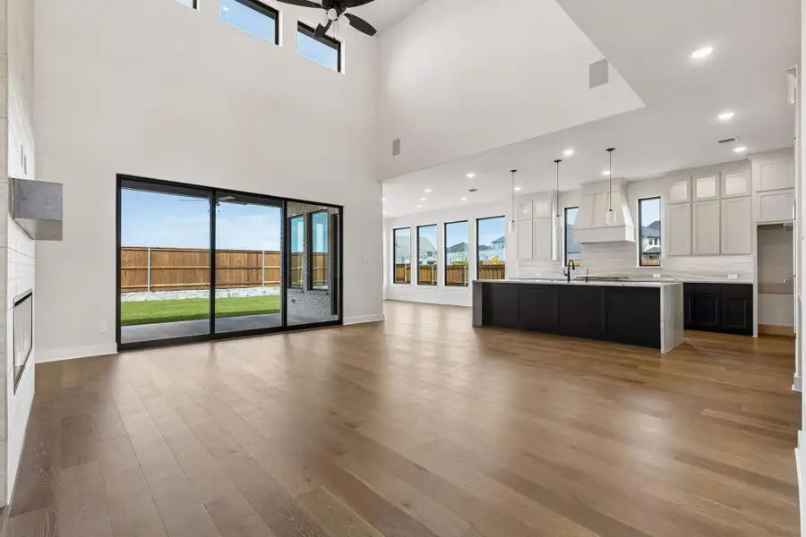 Spacious, unfurnished interior of a new home in The Grove Frisco, Frisco (Image 6).