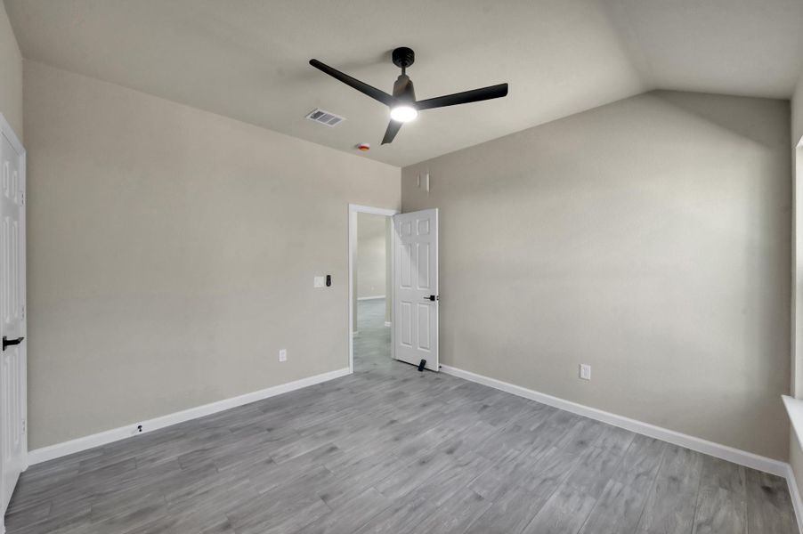 Spacious, unfurnished interior of a new home in , Conroe (Image 16).