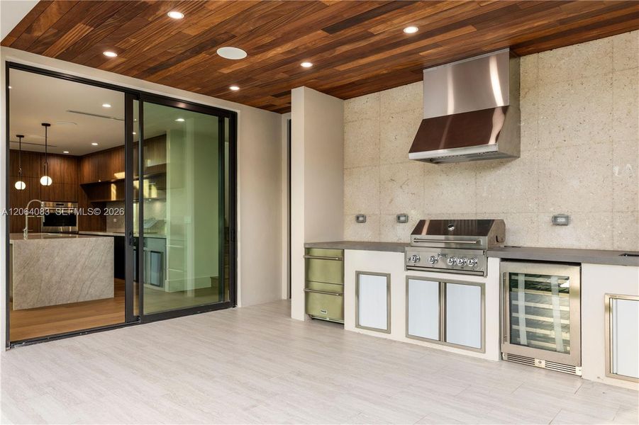 Exterior details and patio area of a home in , Miami (Image 19).