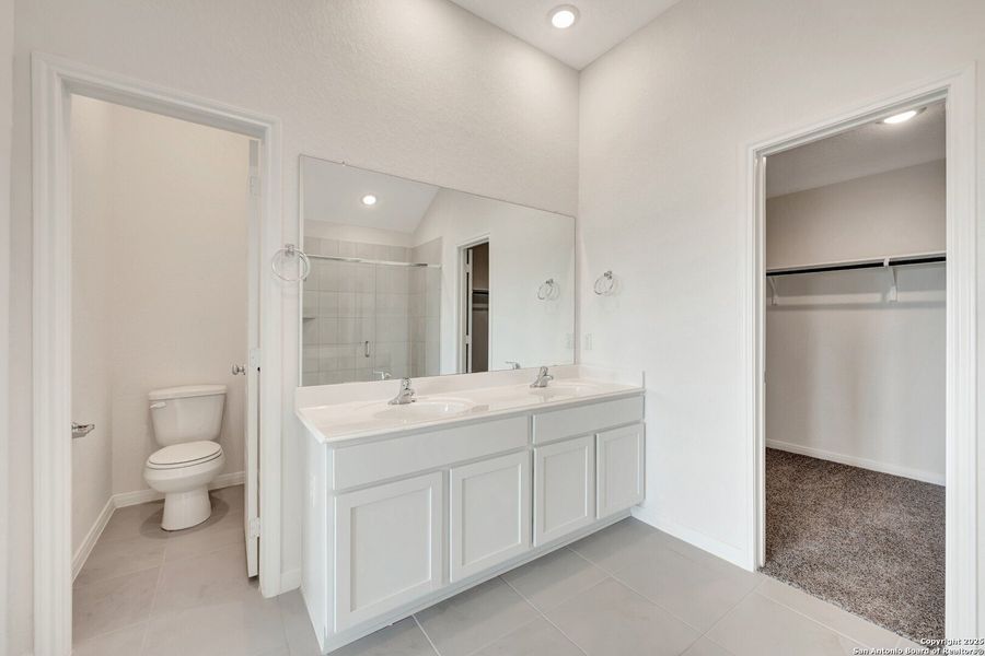 Furnished interior view inside a new home in Greenspoint Heights, Seguin (Image 10).