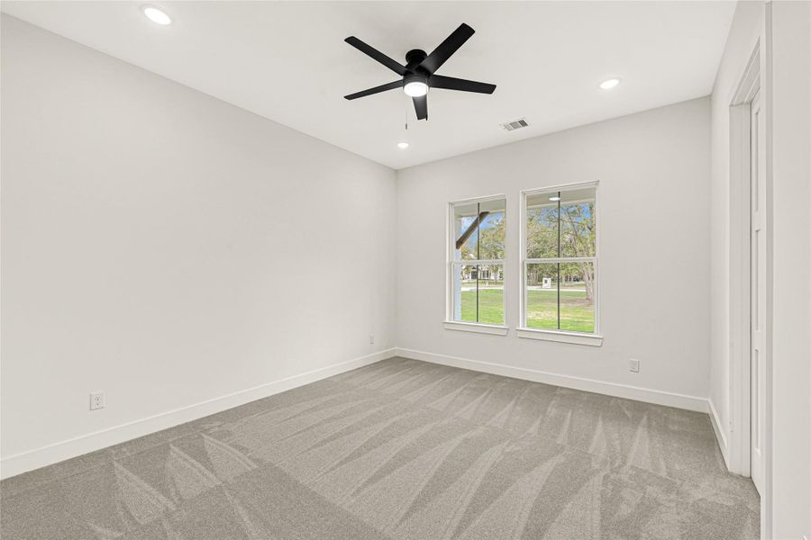 Spacious, unfurnished interior of a new home in , Rosharon (Image 34).