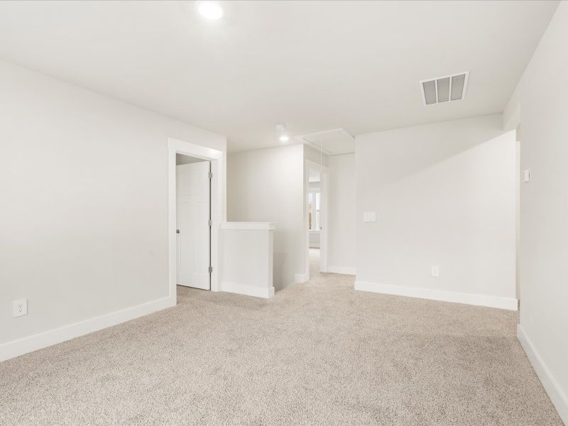 Spacious, unfurnished interior of a new home in Creek Ridge - Signature Collection, Spartanburg (Image 8).