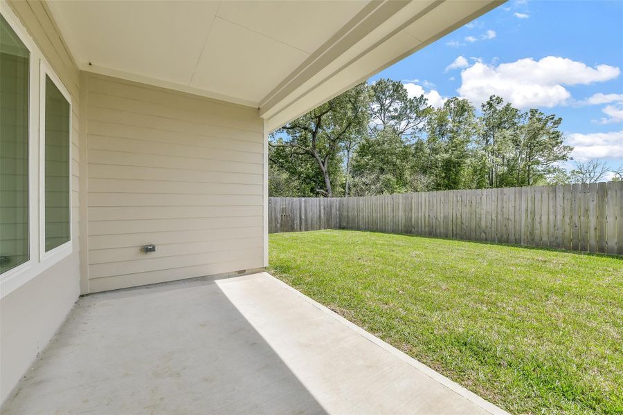 Exterior details and patio area of a home in King Oaks Village, Baytown (Image 4). Exterior details and patio area of a home in King Oaks Village, Baytown (Image 4).