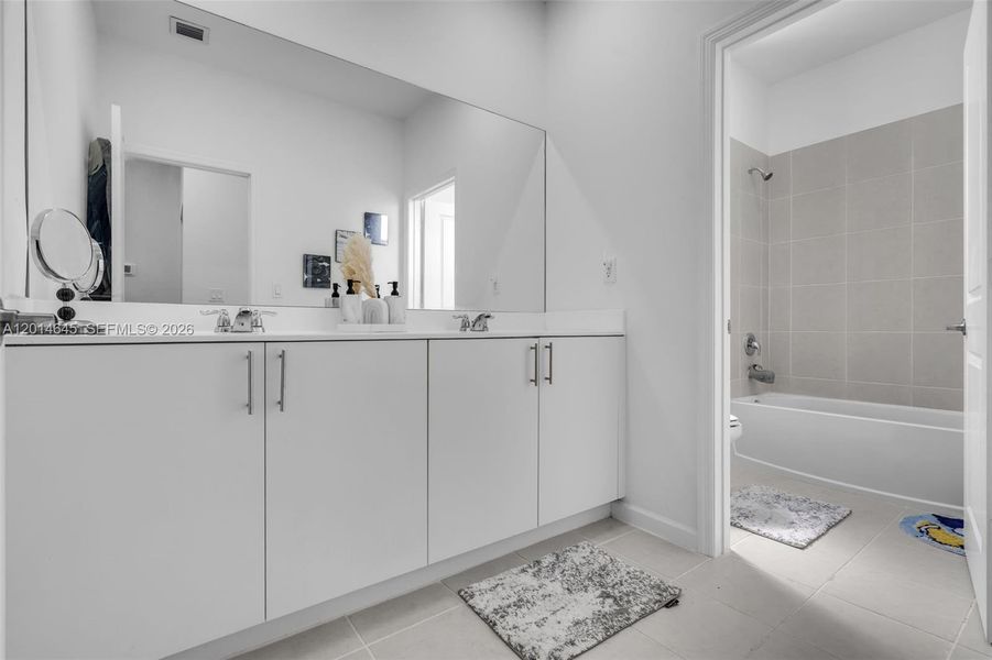 Furnished interior view inside a new home in , Miami (Image 39).