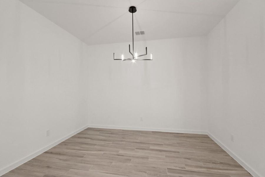 Charming dining area (*Photo not of actual home and used for illustration purposes only.)