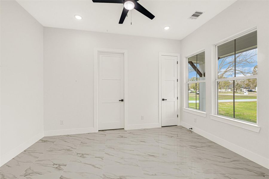 Spacious, unfurnished interior of a new home in , Rosharon (Image 24).