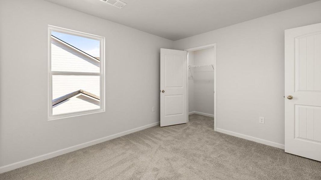 Spacious, unfurnished interior of a new home in Falcon Landing, Gainesville (Image 17).