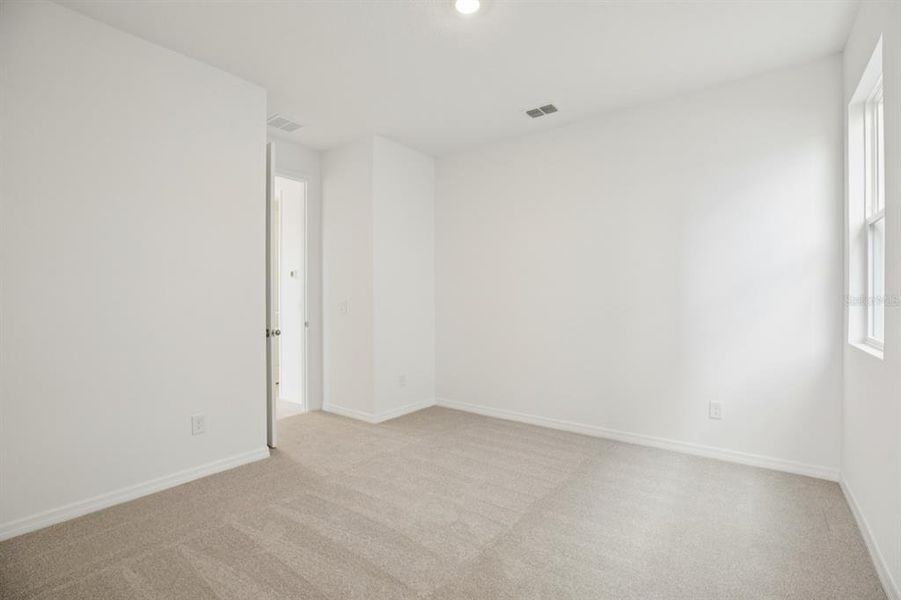 Spacious, unfurnished interior of a new home in , Winter Garden (Image 40).