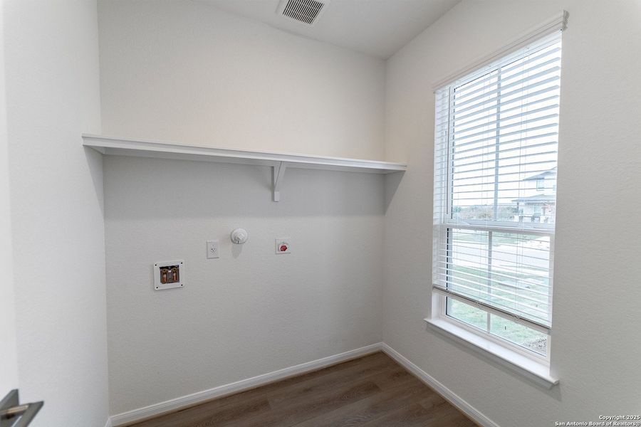 Spacious, unfurnished interior of a new home in Homestead, Schertz (Image 10).