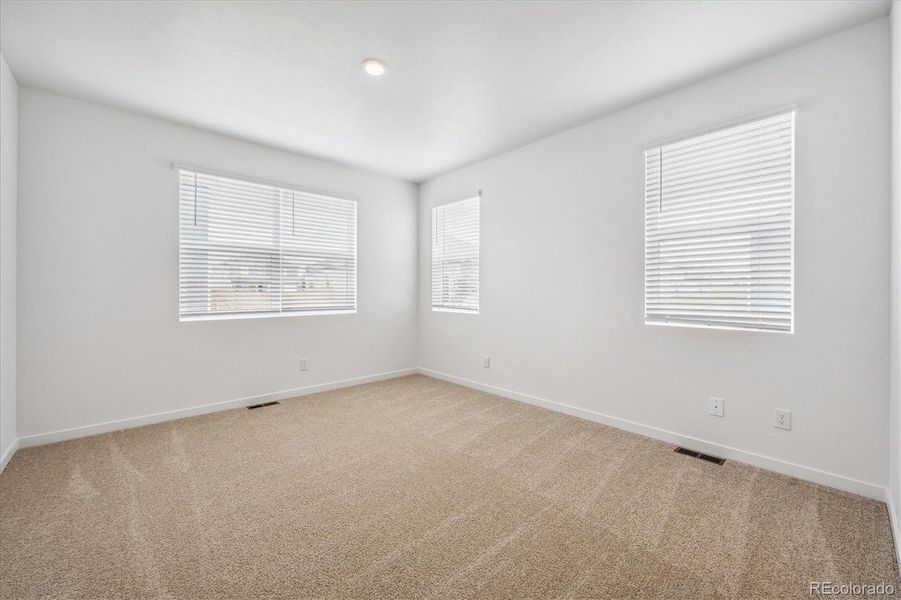 Spacious, unfurnished interior of a new home in Mountain View Ranch, Wellington (Image 16).