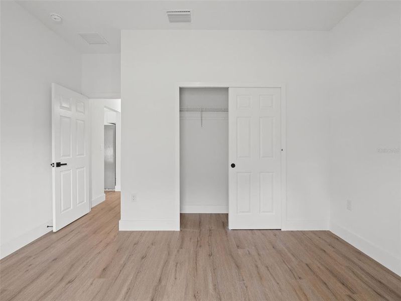 Spacious, unfurnished interior of a new home in , Ocklawaha (Image 28).