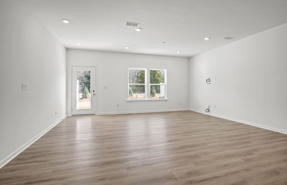 Spacious, unfurnished interior of a new home in Mallard Park, Charlotte (Image 35).