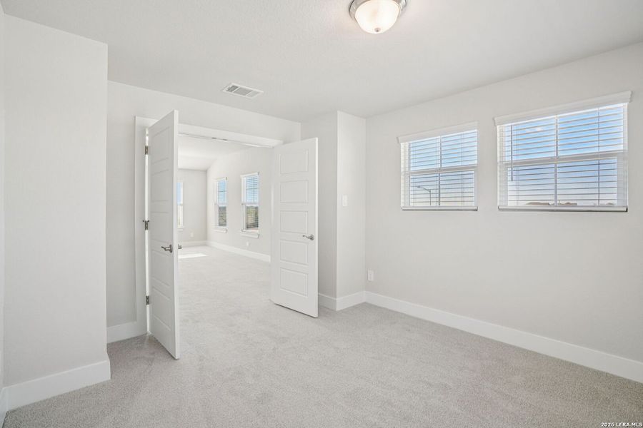 Spacious, unfurnished interior of a new home in Carmel Ranch, Schertz (Image 41).