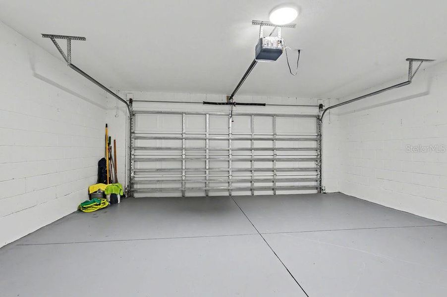 Spacious, unfurnished interior of a new home in , Ocala (Image 26).