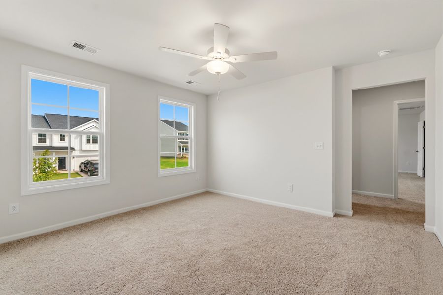 Spacious, unfurnished interior of a new home in Dove Hollow, Chesnee (Image 25).
