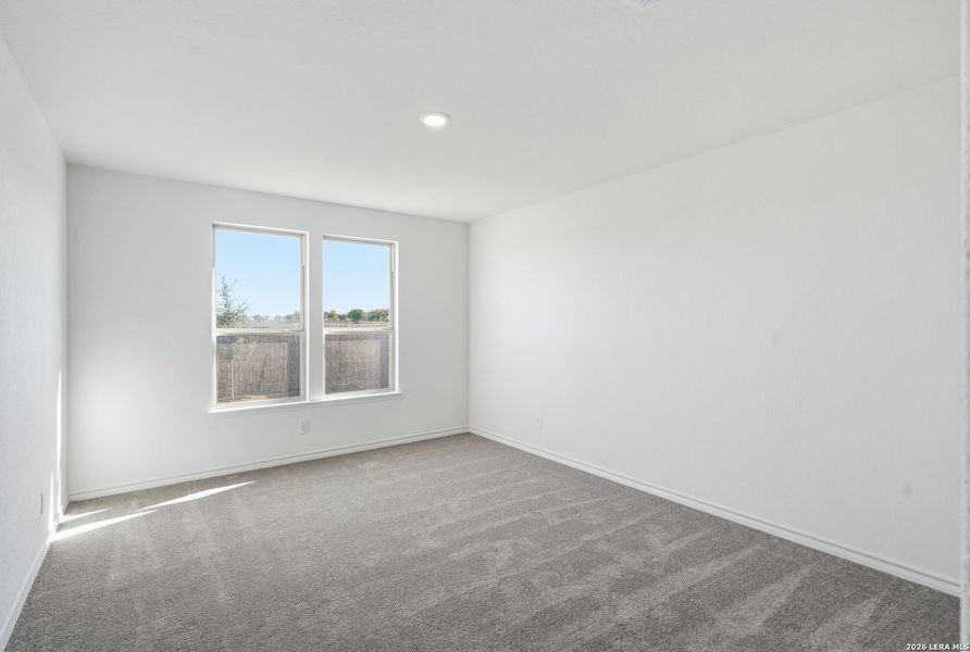 Spacious, unfurnished interior of a new home in Nopal Valley, San Antonio (Image 26).