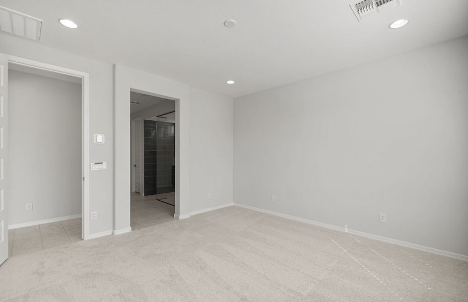 Spacious, unfurnished interior of a new home in Allen Ranches, Litchfield Park (Image 26).