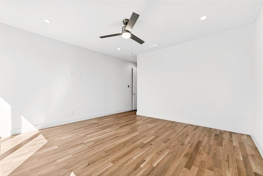 Spacious, unfurnished interior of a new home in , Dallas (Image 29).