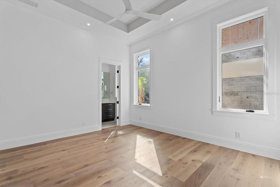 Spacious, unfurnished interior of a new home in , Sarasota (Image 28).