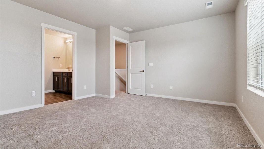 Spacious, unfurnished interior of a new home in Horizon Uptown, Aurora (Image 13). Spacious, unfurnished interior of a new home in Horizon Uptown, Aurora (Image 13).