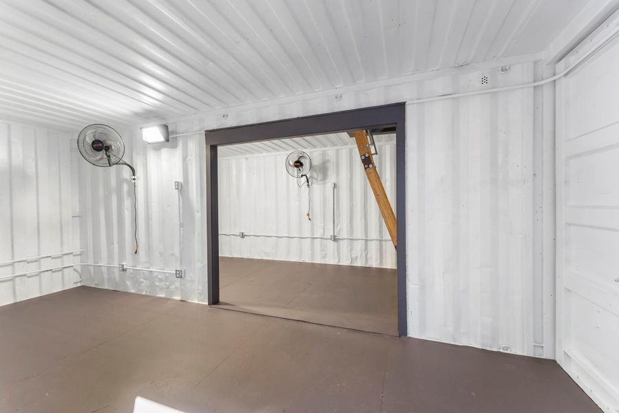 Flexible space out back for whatever your heart desires! Gym, art, office, woodworking... Flexible space out back for whatever your heart desires! Gym, art, office, woodworking...