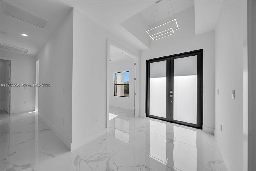 Spacious, unfurnished interior of a new home in , Lehigh Acres (Image 18).