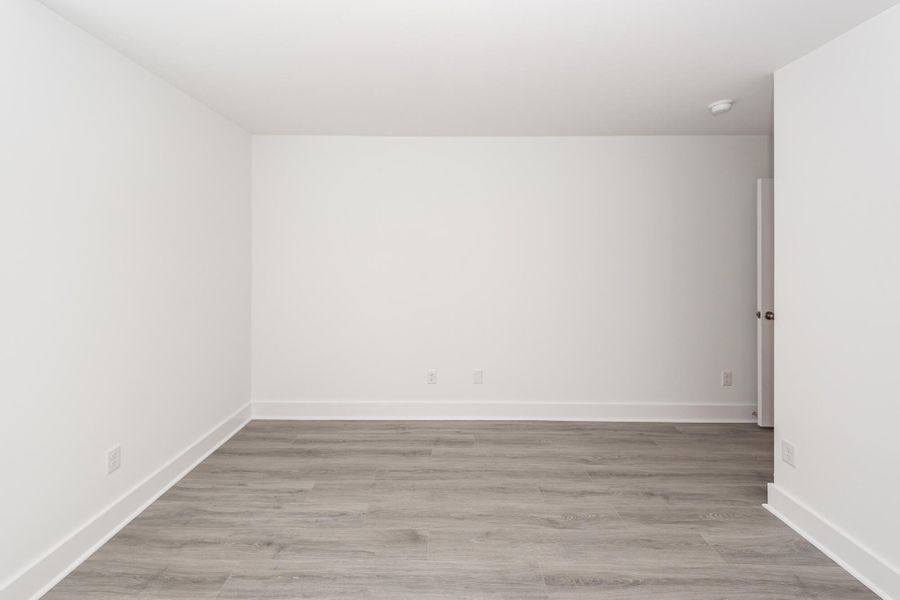Spacious, unfurnished interior of a new home in , North Charleston (Image 31).