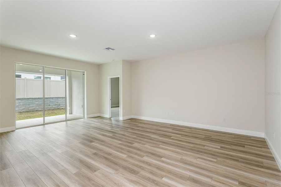 Spacious, unfurnished interior of a new home in Pasadena Woods, Dade City (Image 17).