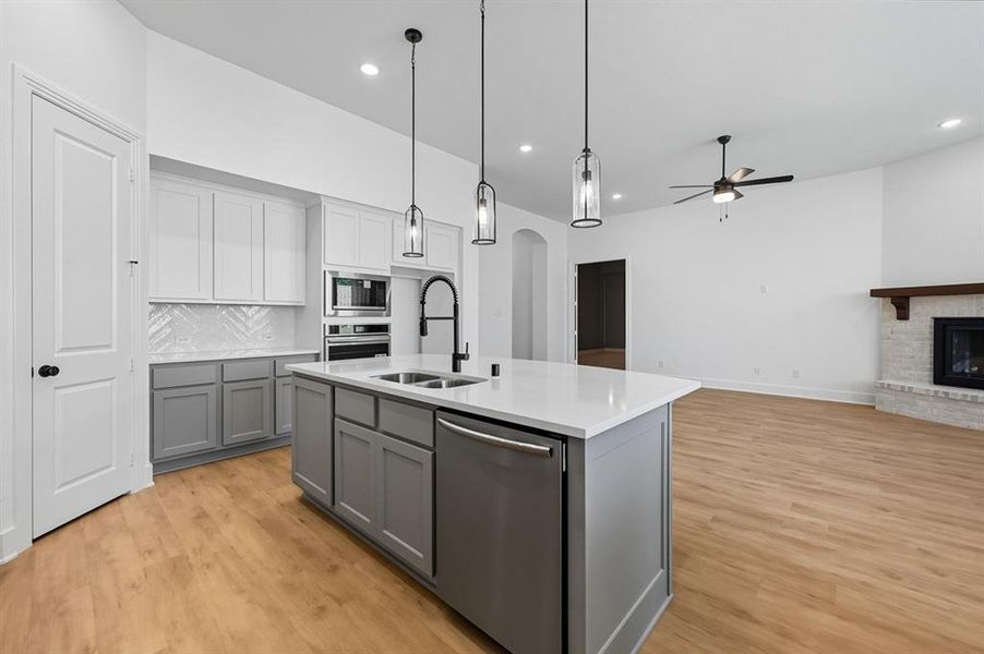 Furnished interior view inside a new home in Ridge Crossing, Waxahachie (Image 11). Furnished interior view inside a new home in Ridge Crossing, Waxahachie (Image 11).