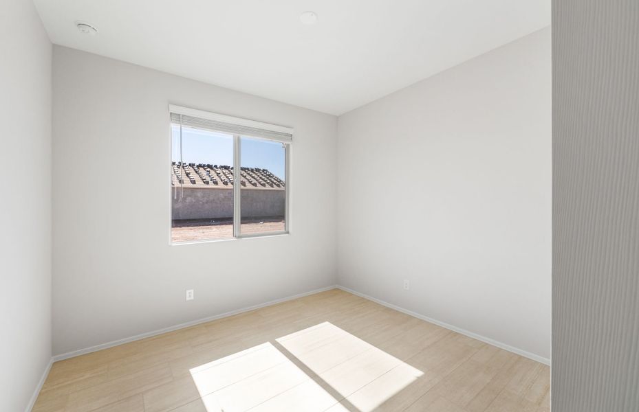 Spacious, unfurnished interior of a new home in Sun City Anthem at Merrill Ranch, Florence (Image 15).