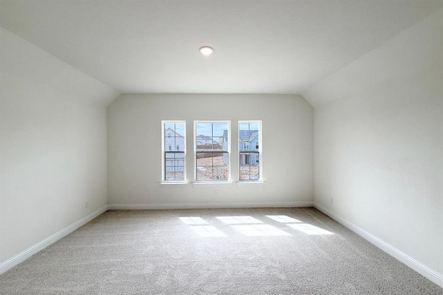 Spacious, unfurnished interior of a new home in Sweetgrass, Haslet (Image 16).
