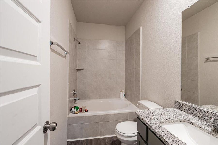 Furnished interior view inside a new home in River's Edge, Conroe (Image 16). Furnished interior view inside a new home in River's Edge, Conroe (Image 16).