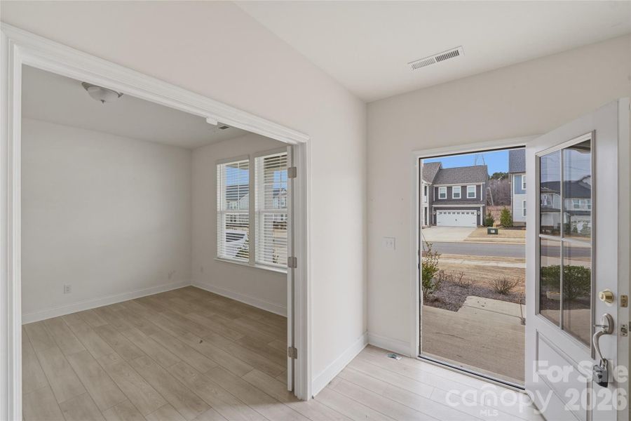 Spacious, unfurnished interior of a new home in Lakeside Glen, York (Image 25).