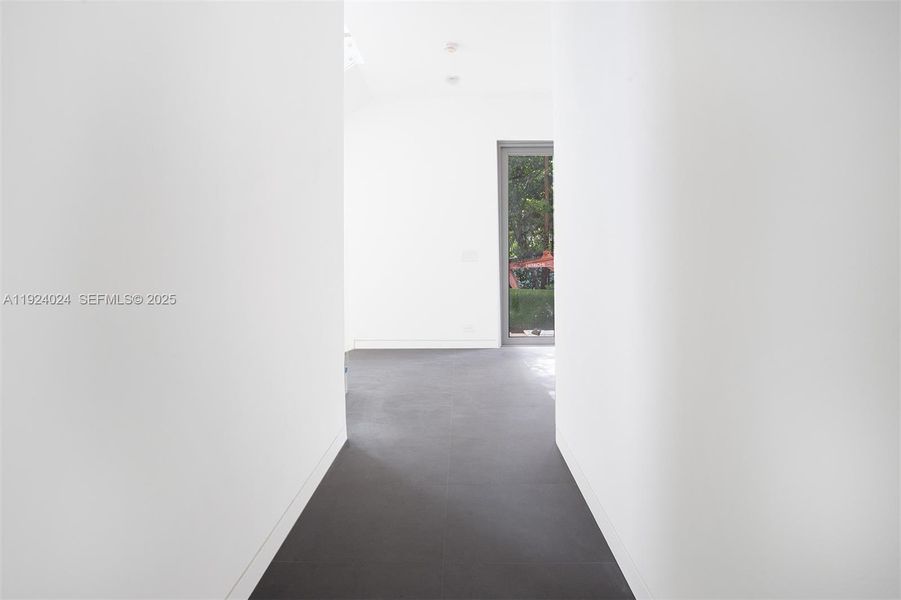 Spacious, unfurnished interior of a new home in , Miami (Image 24).