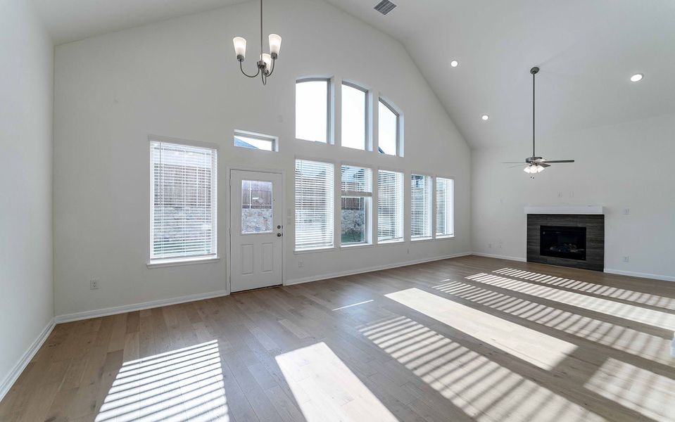 Spacious, unfurnished interior of a new home in La Terra, Celina (Image 22).