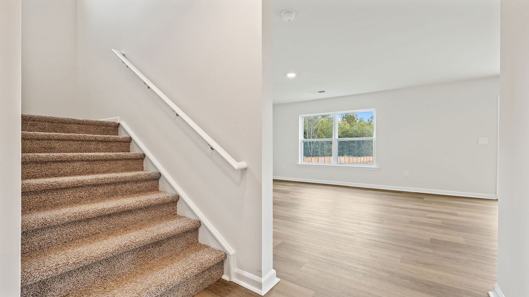 Spacious, unfurnished interior of a new home in Cascade Point, Seneca (Image 18).