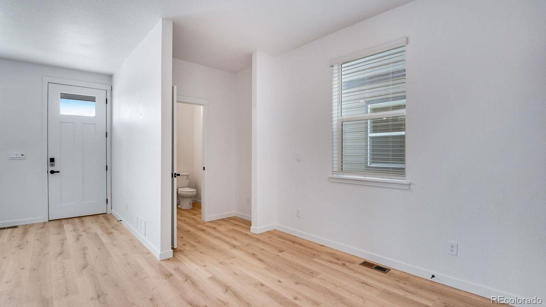 Spacious, unfurnished interior of a new home in Horizon Uptown, Aurora (Image 28). Spacious, unfurnished interior of a new home in Horizon Uptown, Aurora (Image 28).